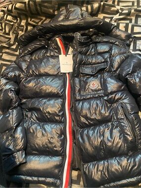 🔥 FOR SALE: Moncler Montbeliard Down Jacket 🔥 (UNISEX)